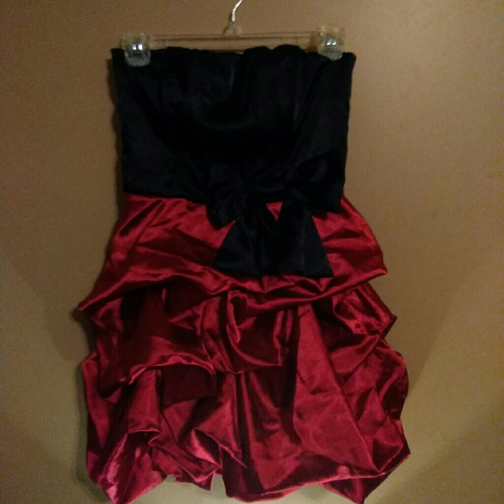 Black/red party dress